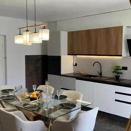 아파트 Luxury Ivo With Jacuzzi Near The - Two Bedroom *