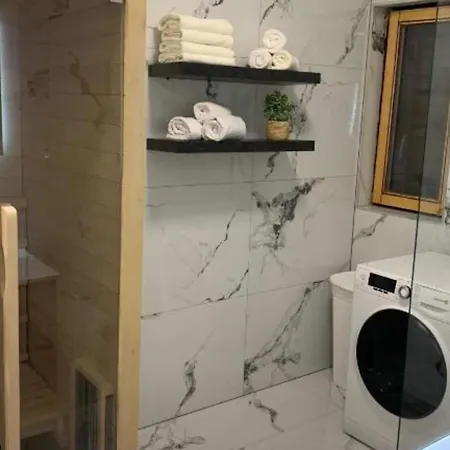 아파트 Luxury Ivo With Jacuzzi Near The - Two Bedroom