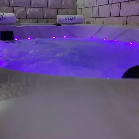 아파트 Luxury Ivo With Jacuzzi Near The - Two Bedroom 포드스트라나