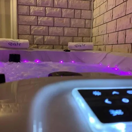 아파트 Luxury Ivo With Jacuzzi Near The - Two Bedroom 포드스트라나